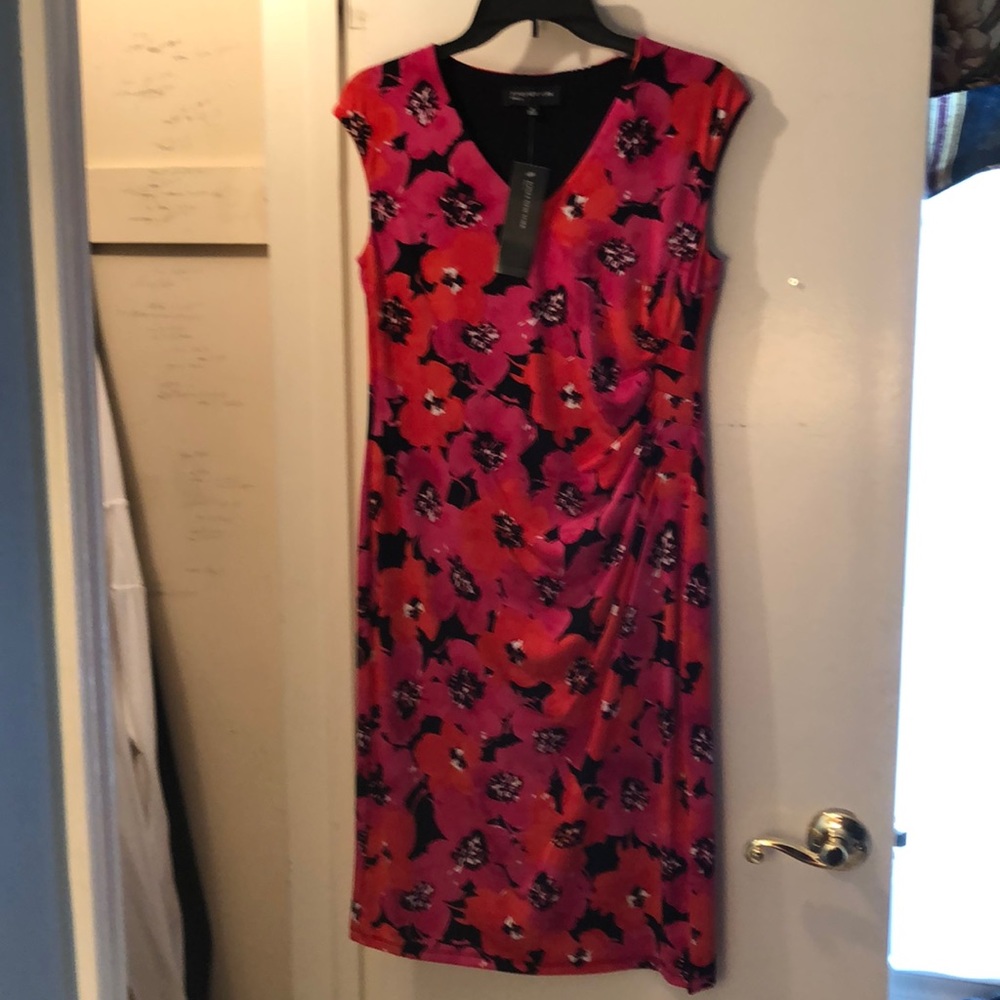 Jones New York sleeveless print v neck dress
